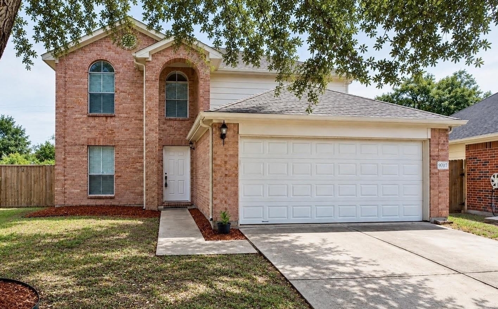 9707 Royal Crest Way - Photo 0