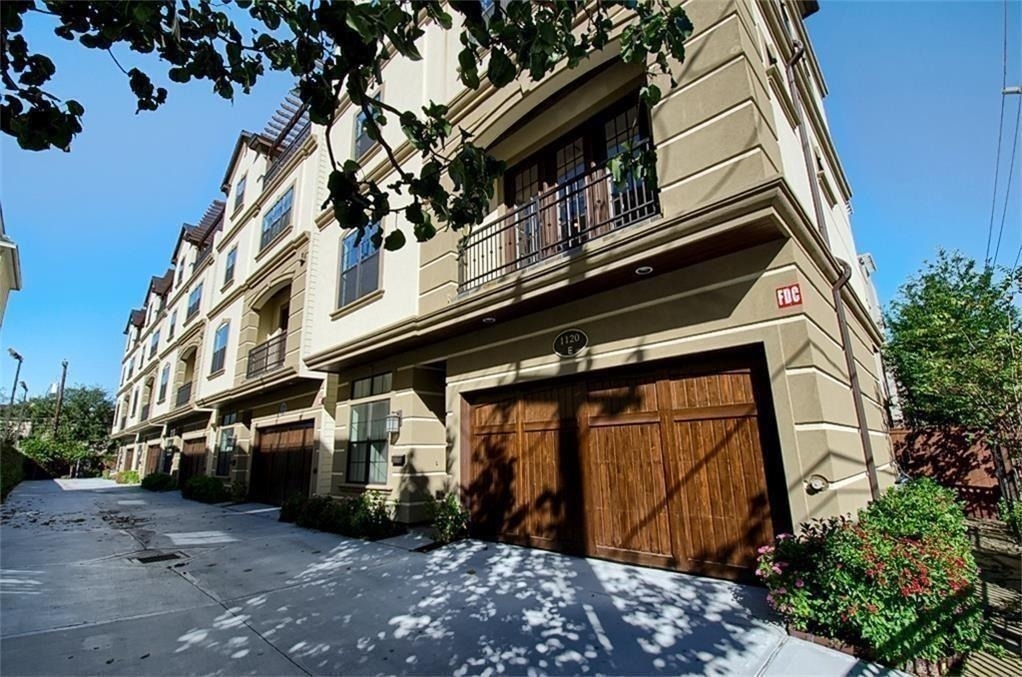 1120 Columbus Street - Photo 0