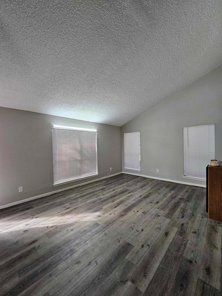 7887 Kendalia Drive - Photo 3