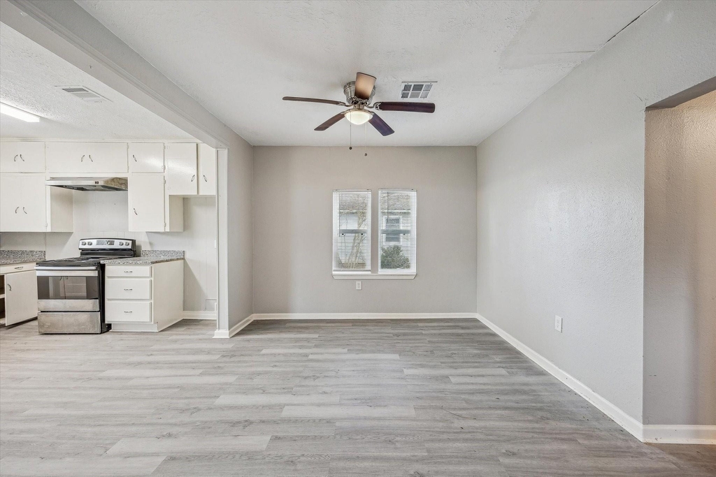 710 E Magnolia Street - Photo 1