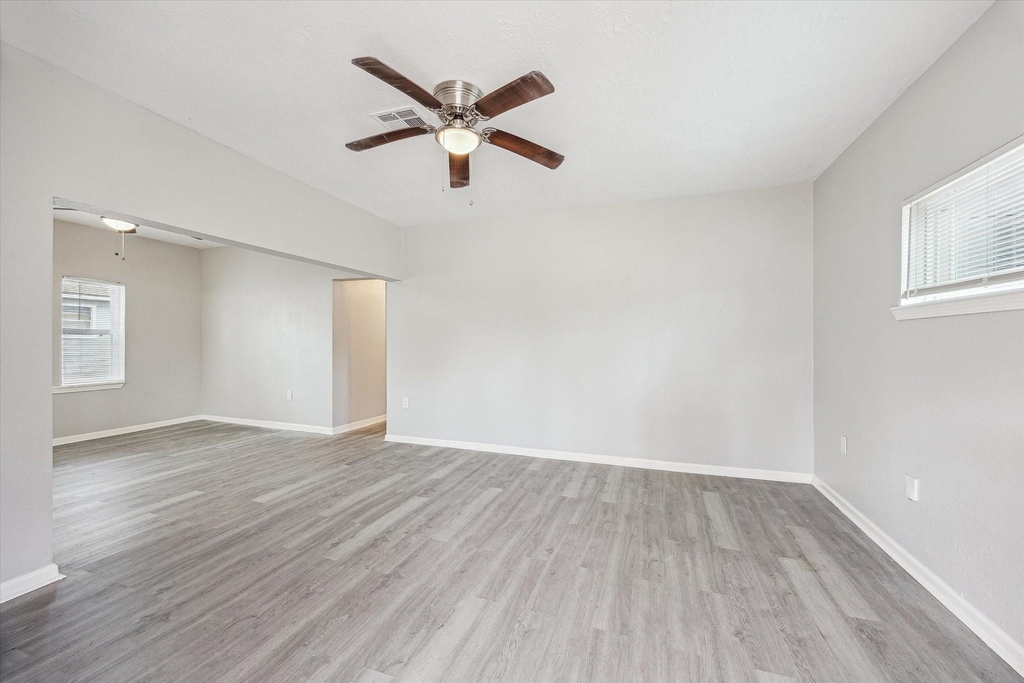 710 E Magnolia Street - Photo 4