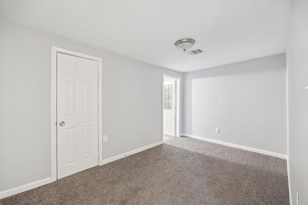 710 E Magnolia Street - Photo 5