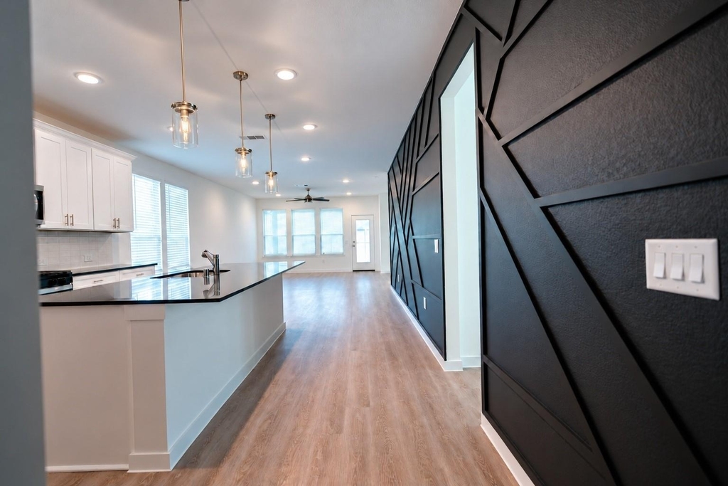 18110 Velaris Way - Photo 2