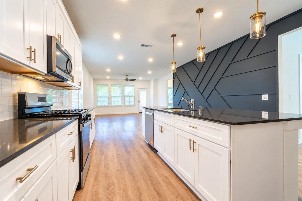 18110 Velaris Way - Photo 3