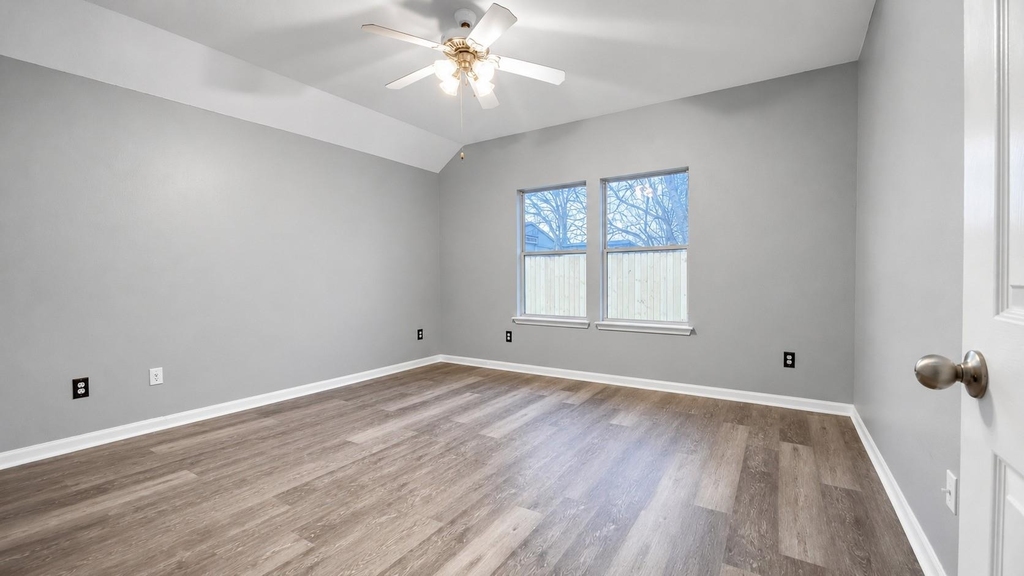 4031 Raspberry Court - Photo 9