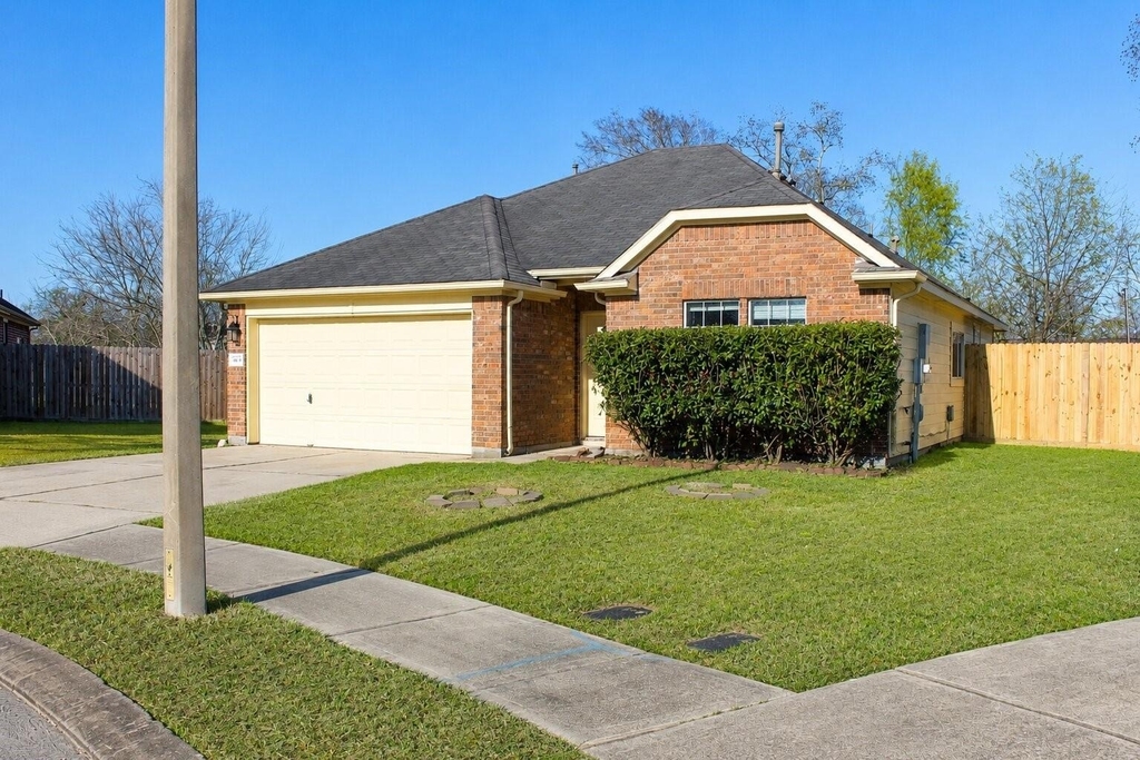 4031 Raspberry Court - Photo 1