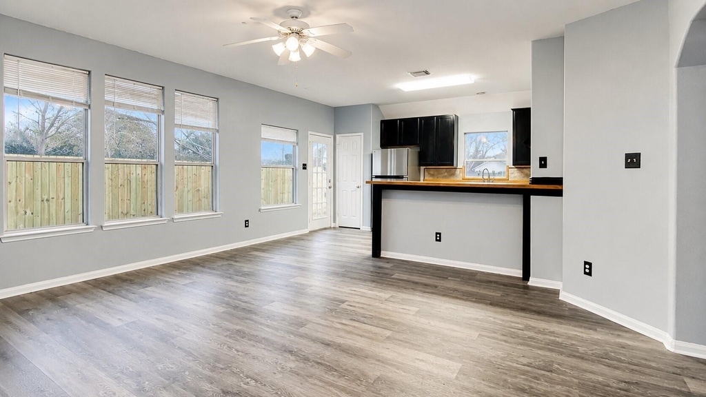 4031 Raspberry Court - Photo 4