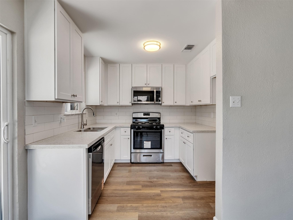 3206 Keywood Lane - Photo 14