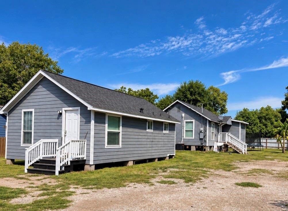 1013 Bennington Street - Photo 1