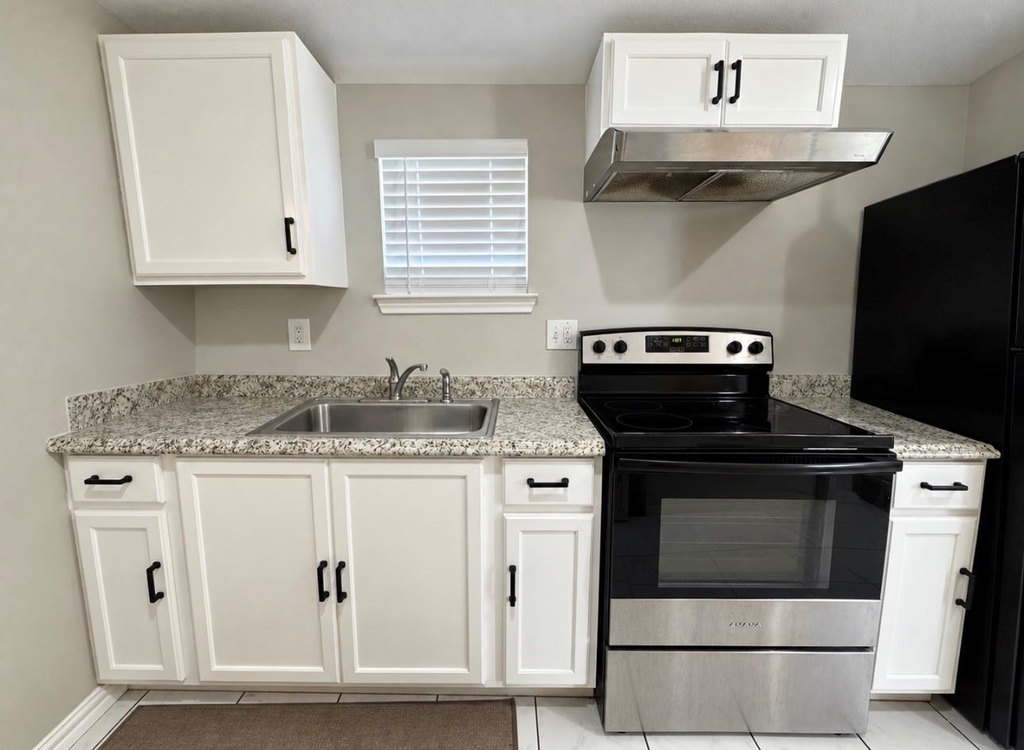 1013 Bennington Street - Photo 4