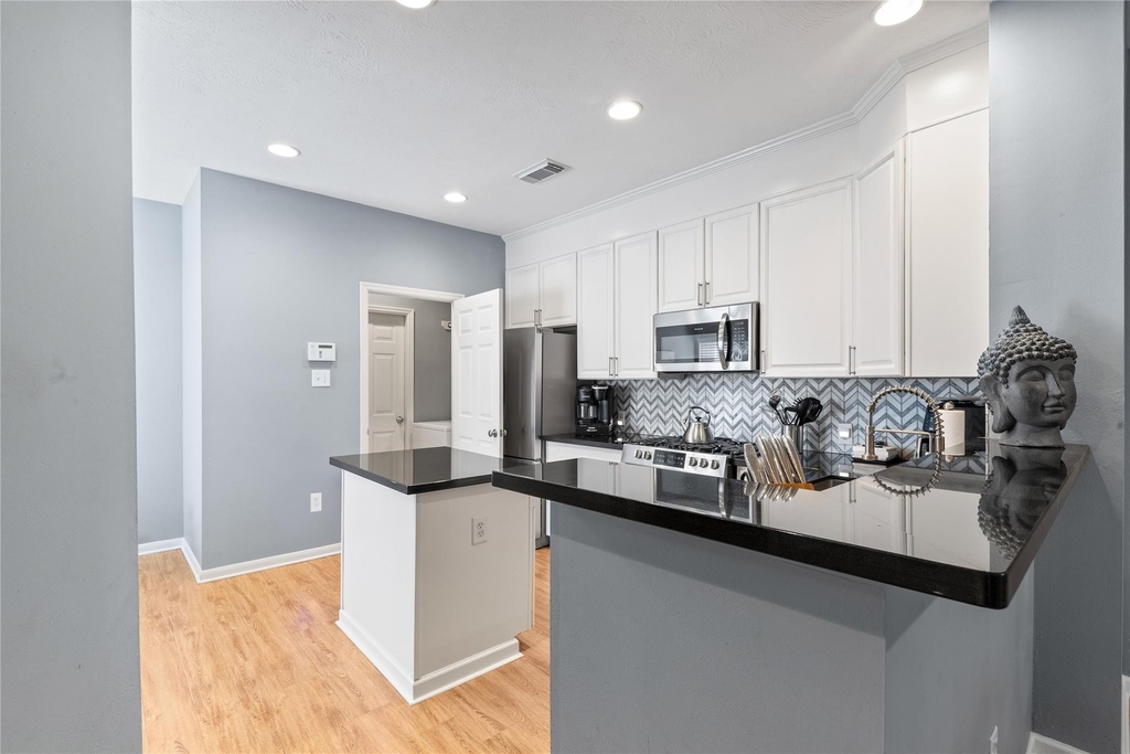 30 Endor Forest Place - Photo 4