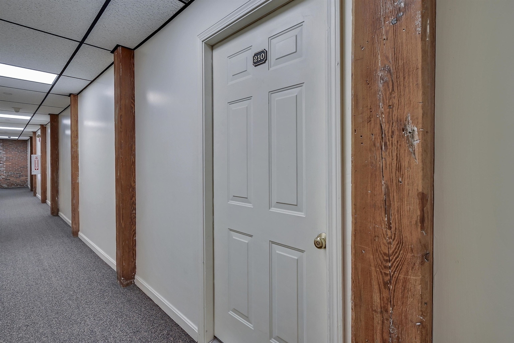 156 Front - Photo 13