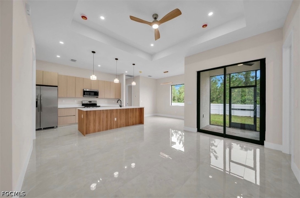 1116 Cherry Street E - Photo 2