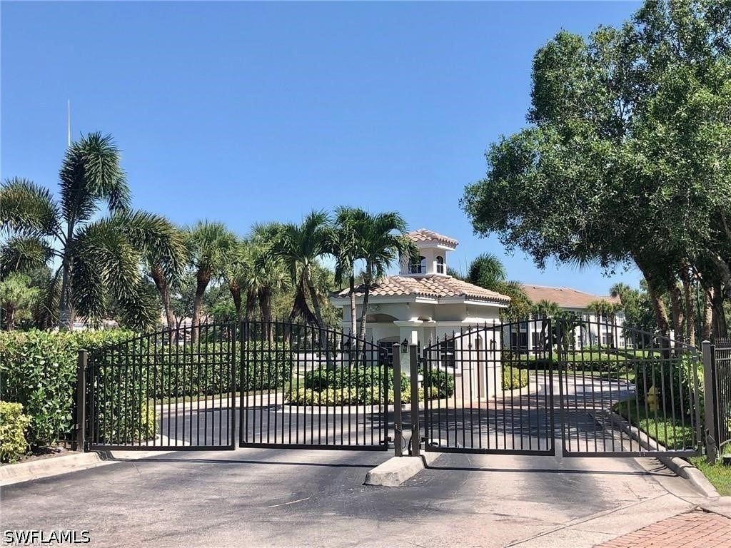 6914 Satinleaf Road N - Photo 33
