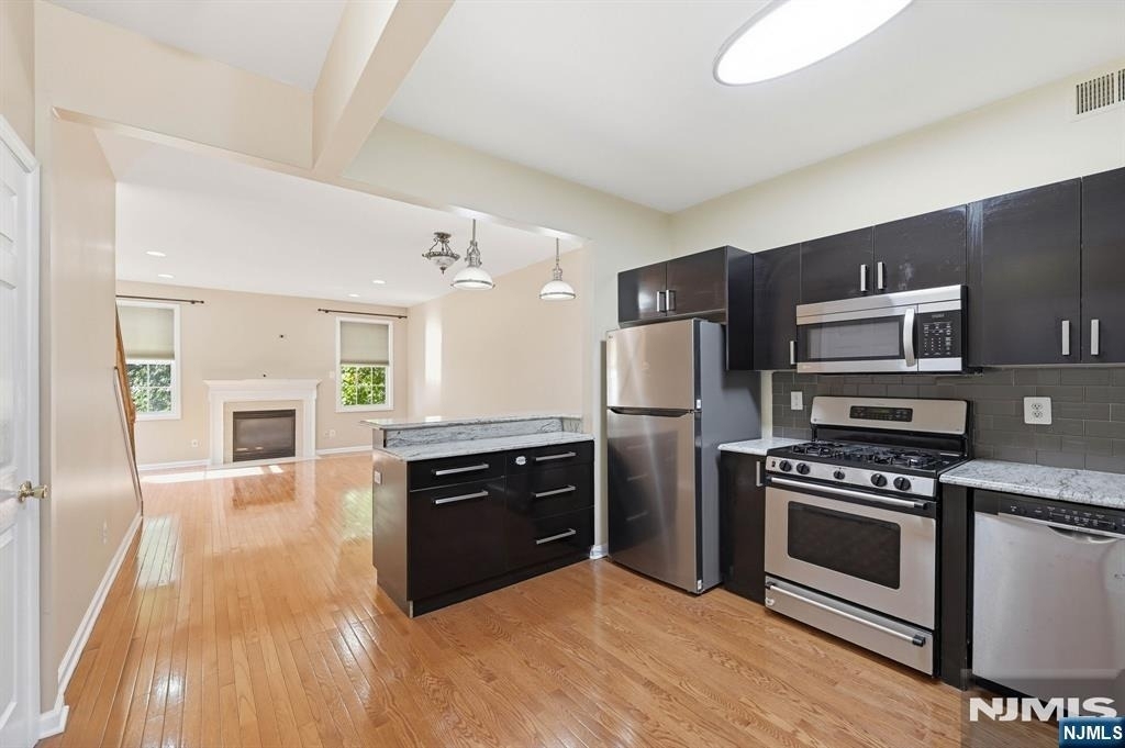 448 Hartford - Photo 10