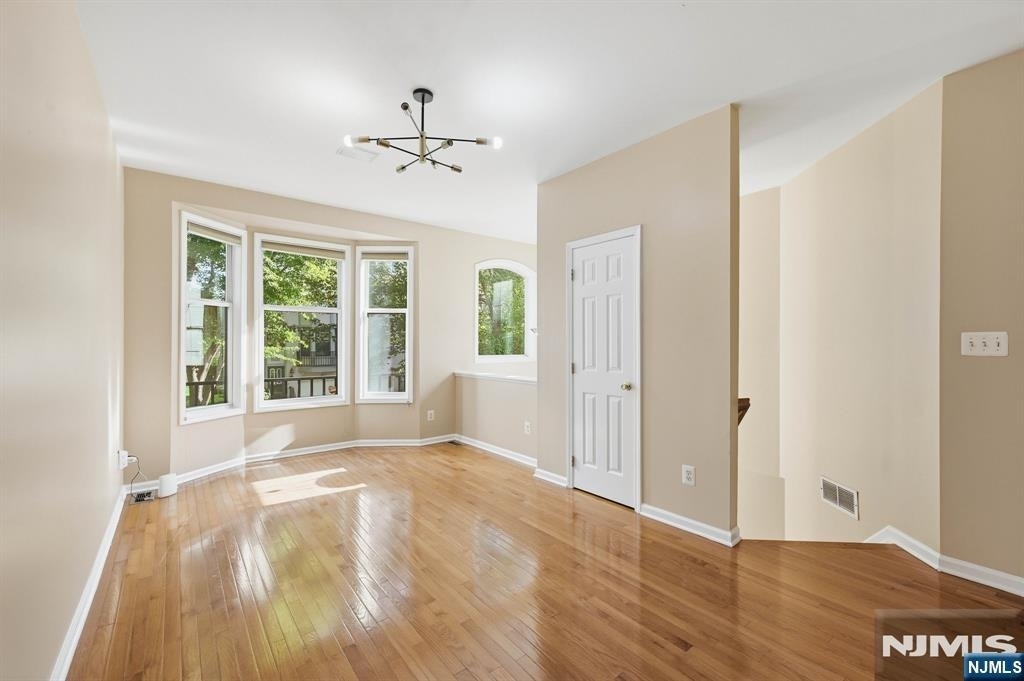 448 Hartford - Photo 4