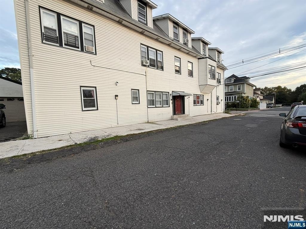 72 Hazelton - Photo 0