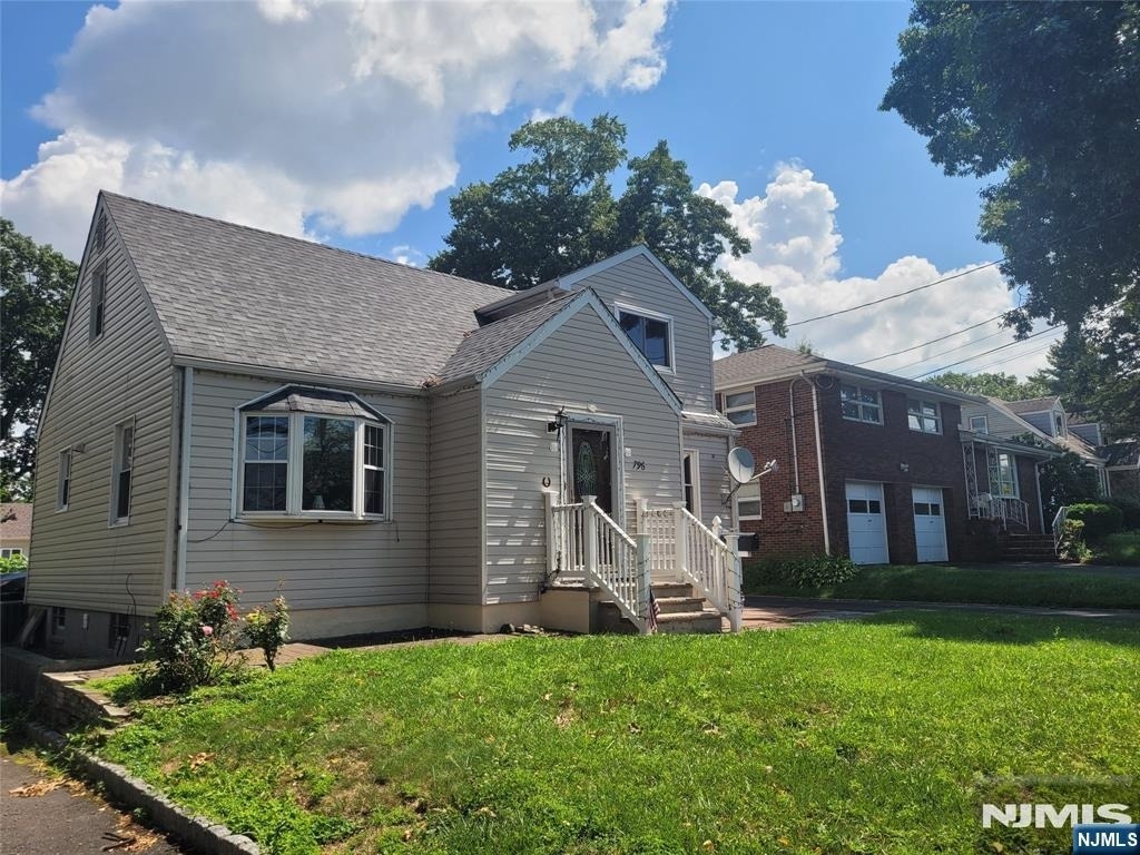 796 Allwood - Photo 1