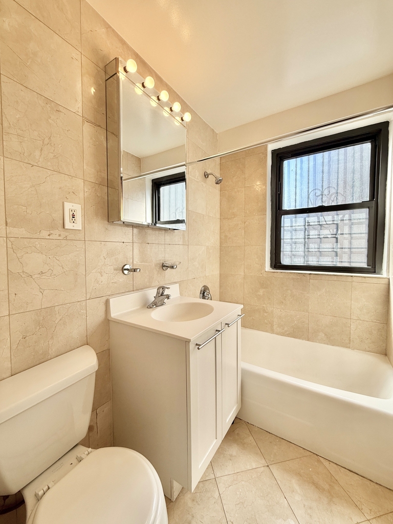 4th Avenue/union sq - Photo 3