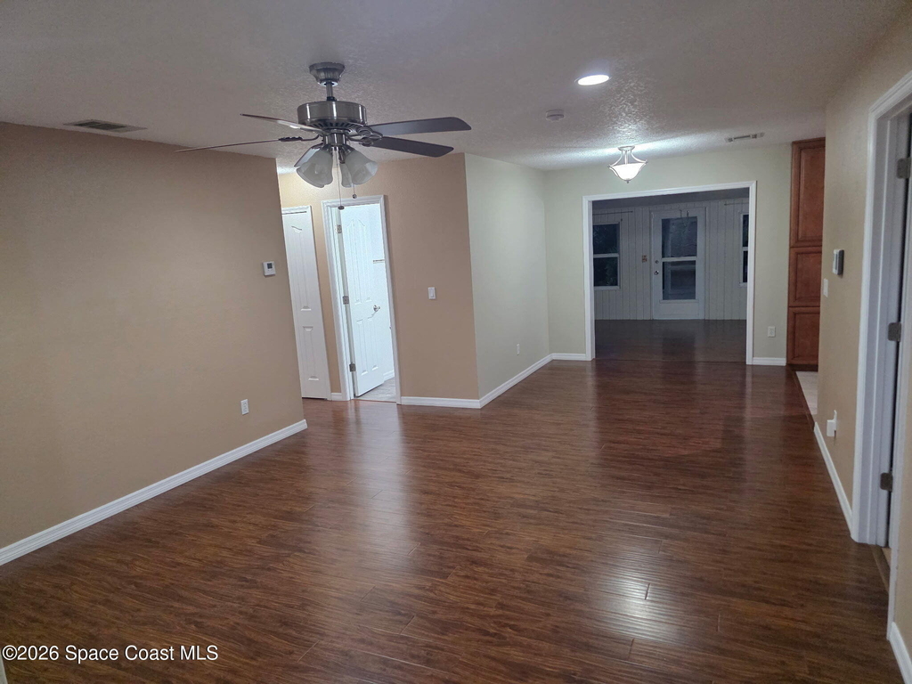 190 Eldron Boulevard Se - Photo 1