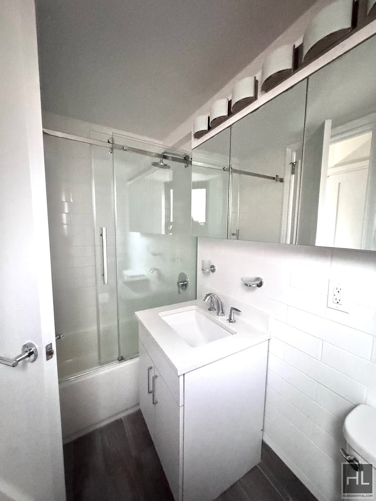 East 16 Avenue - Photo 4