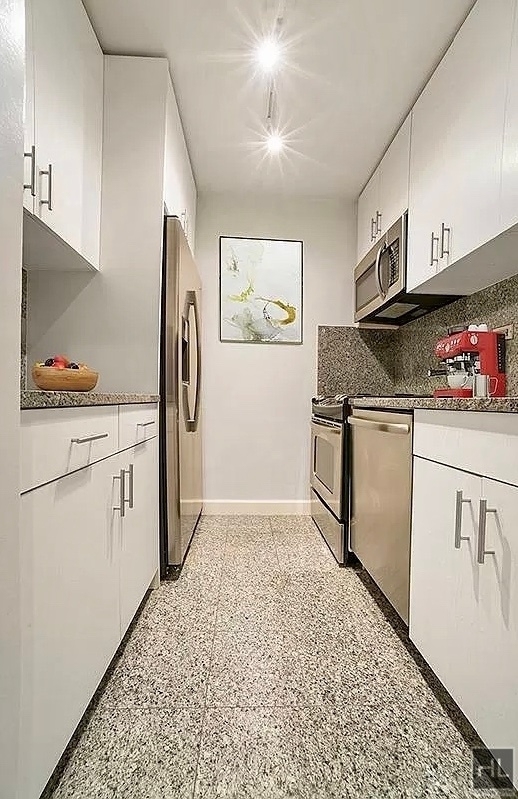 York Avenue - Photo 2