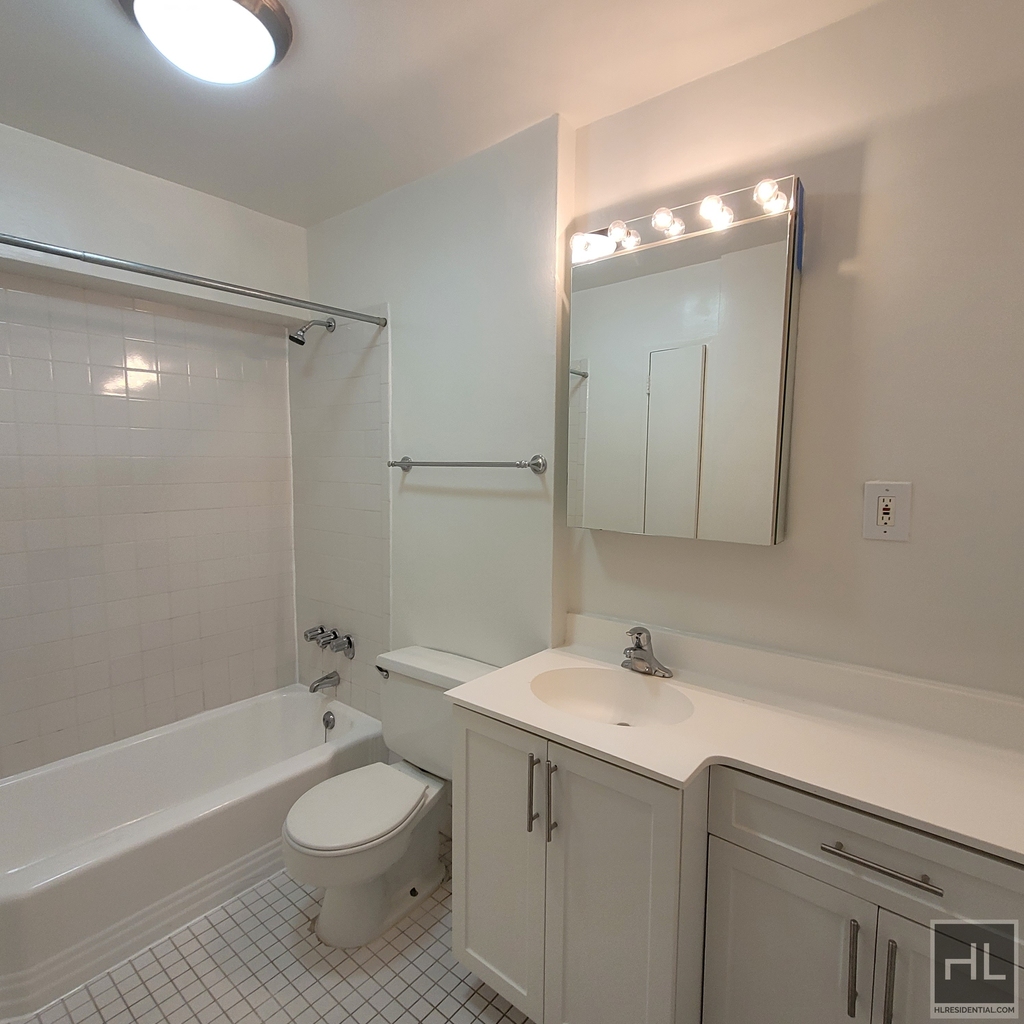 East 36 Street - Photo 3