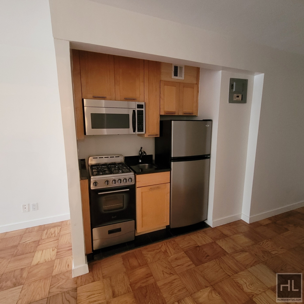East 36 Street - Photo 2