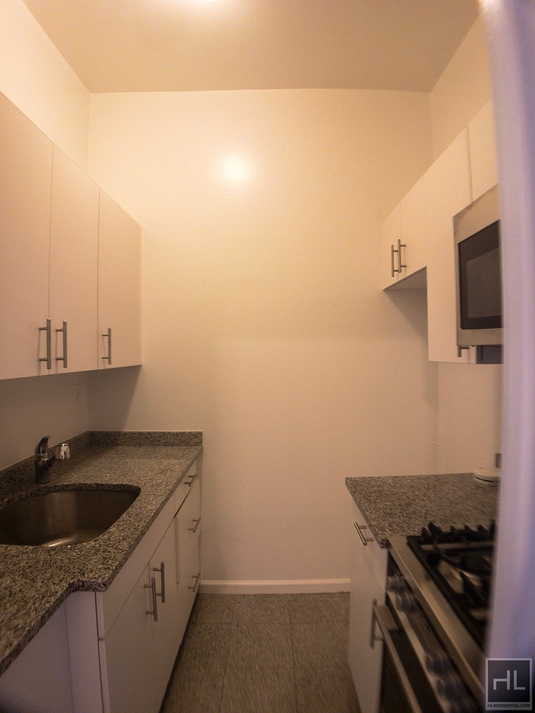 West 73 Street - Photo 2