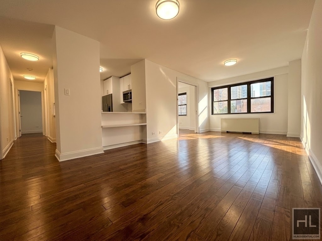 East 16 Avenue - Photo 0