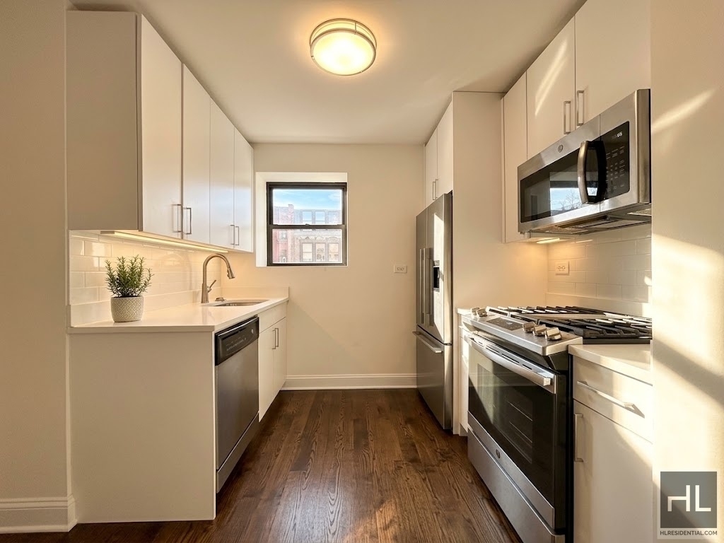 East 16 Avenue - Photo 3