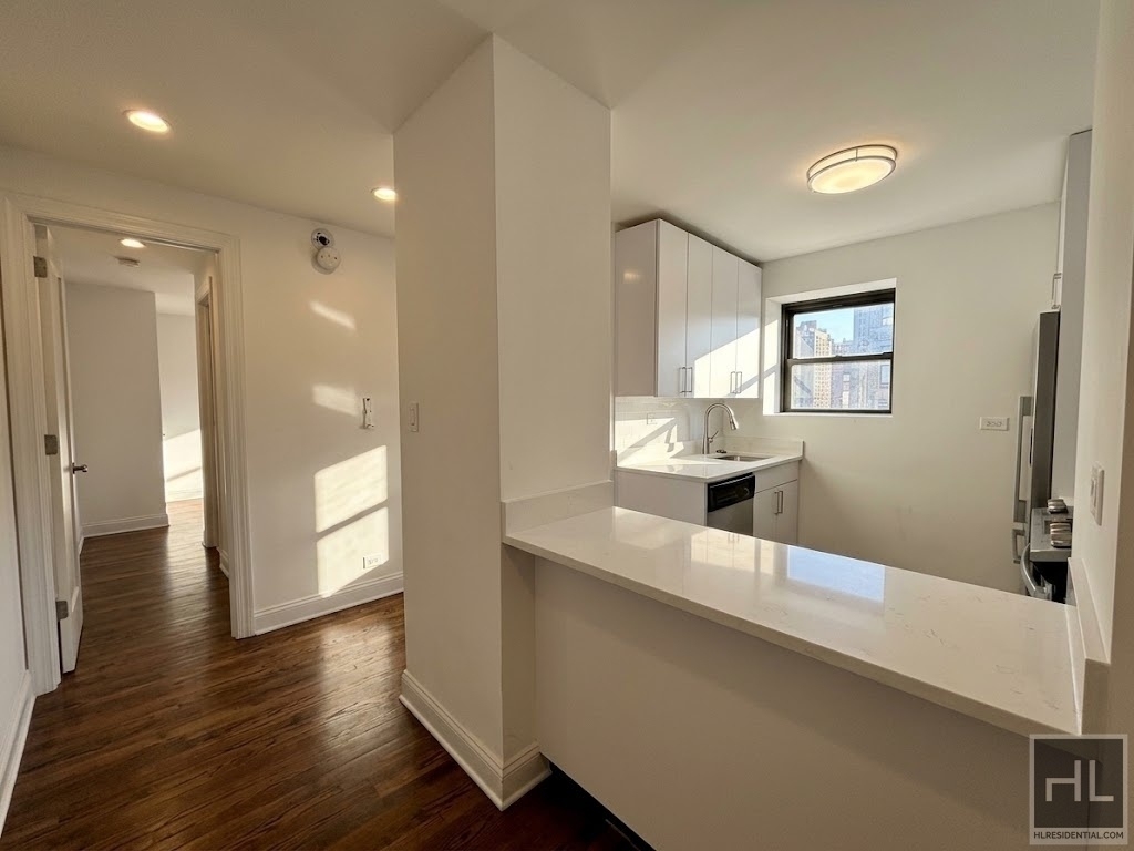 East 16 Avenue - Photo 2