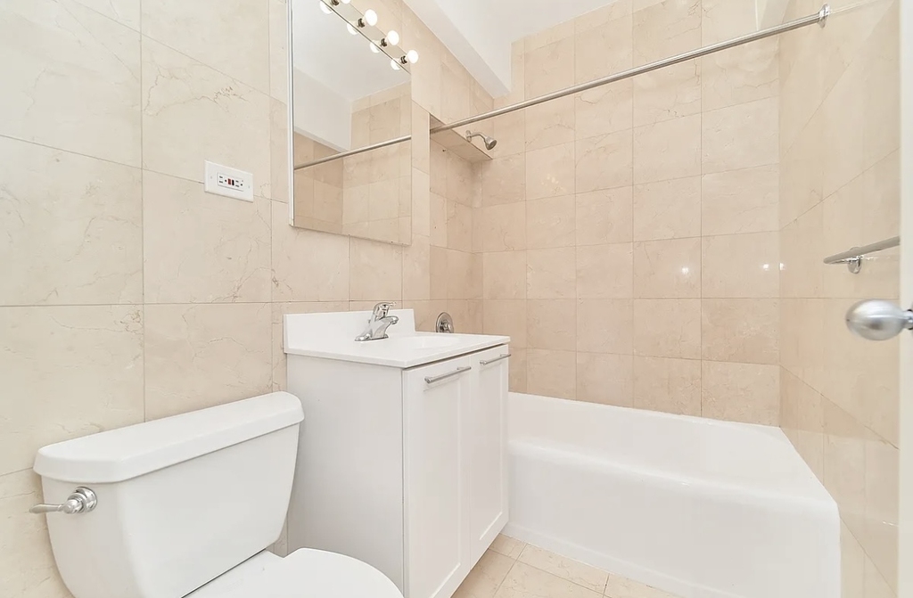 East 55 Street - Photo 3