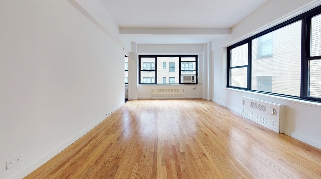 East 55 Street - Photo 0