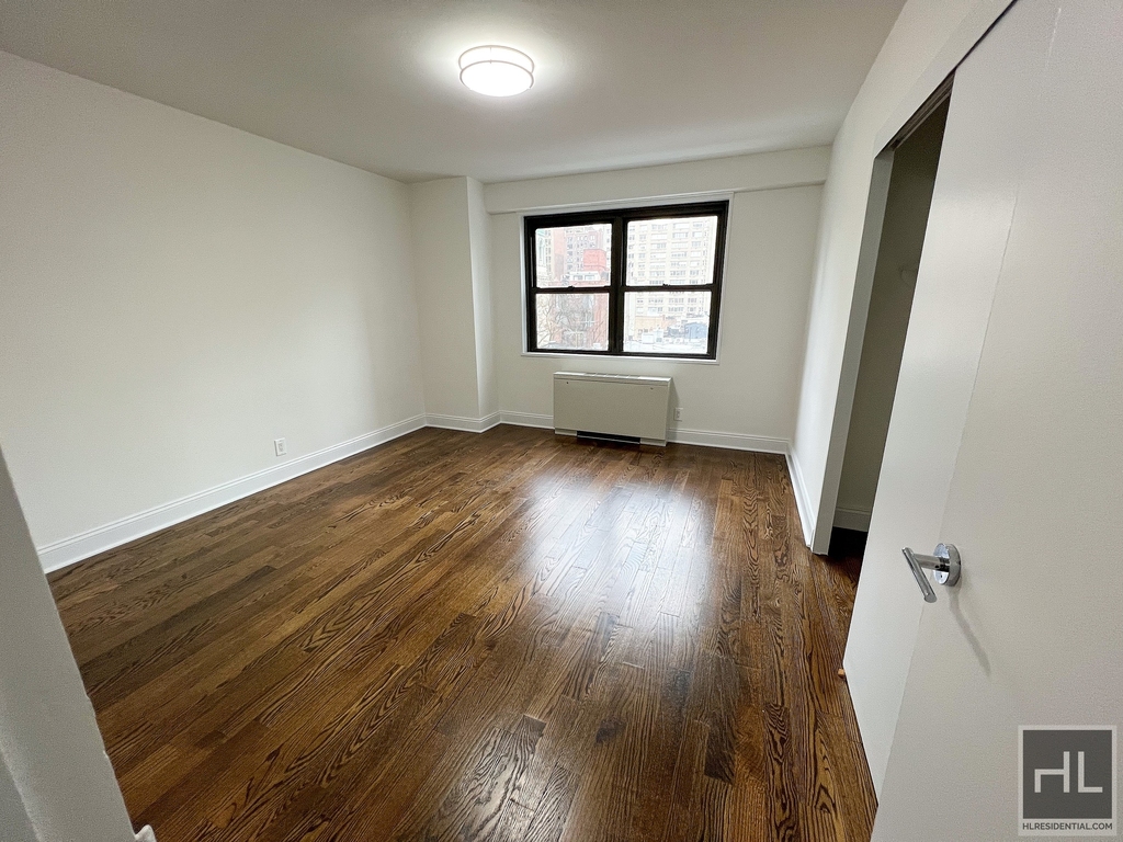 E 88th St - Photo 3