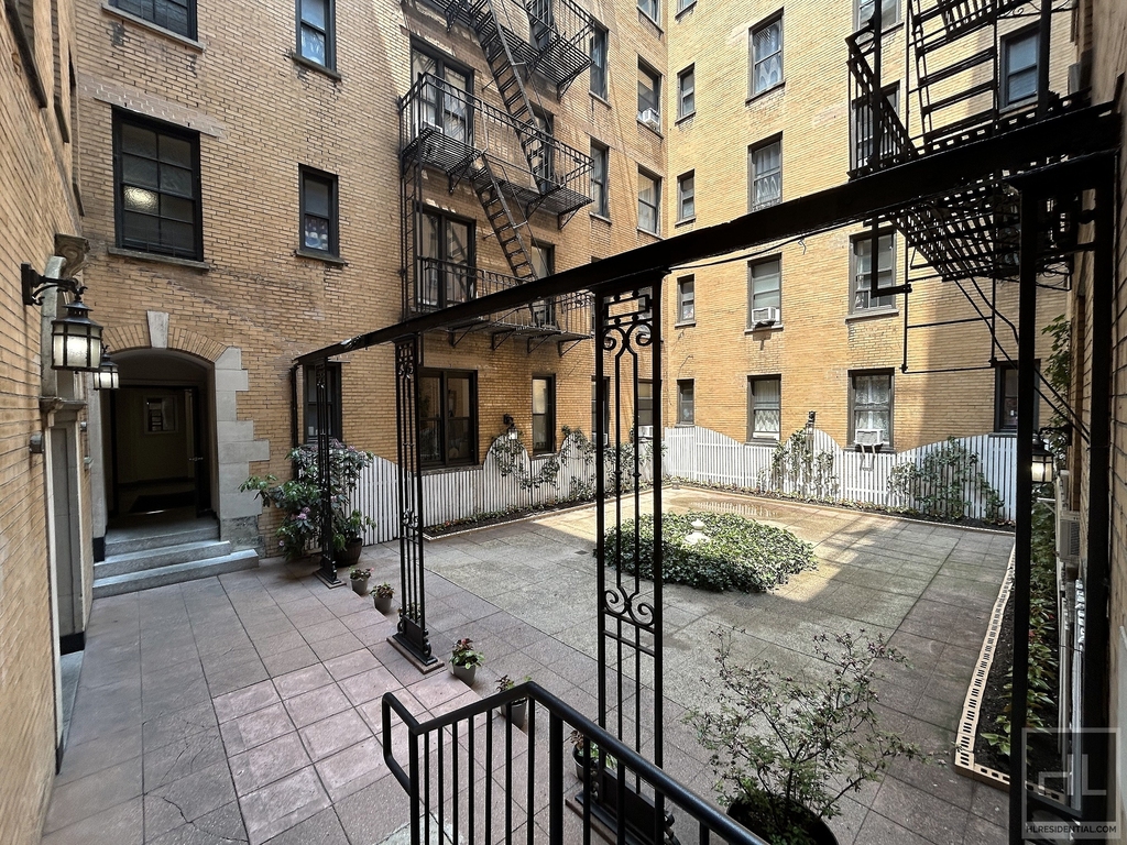 West 45 Street - Photo 0