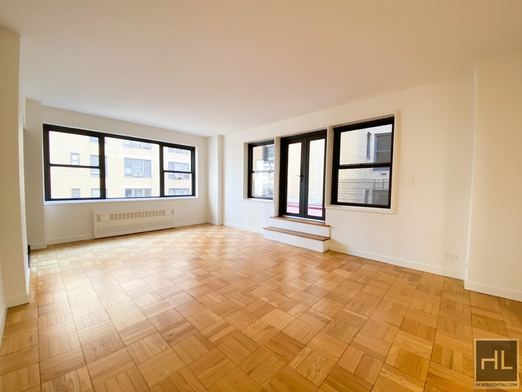 East 55 Street - Photo 1