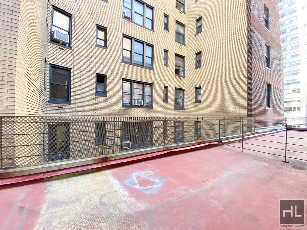 East 55 Street - Photo 0