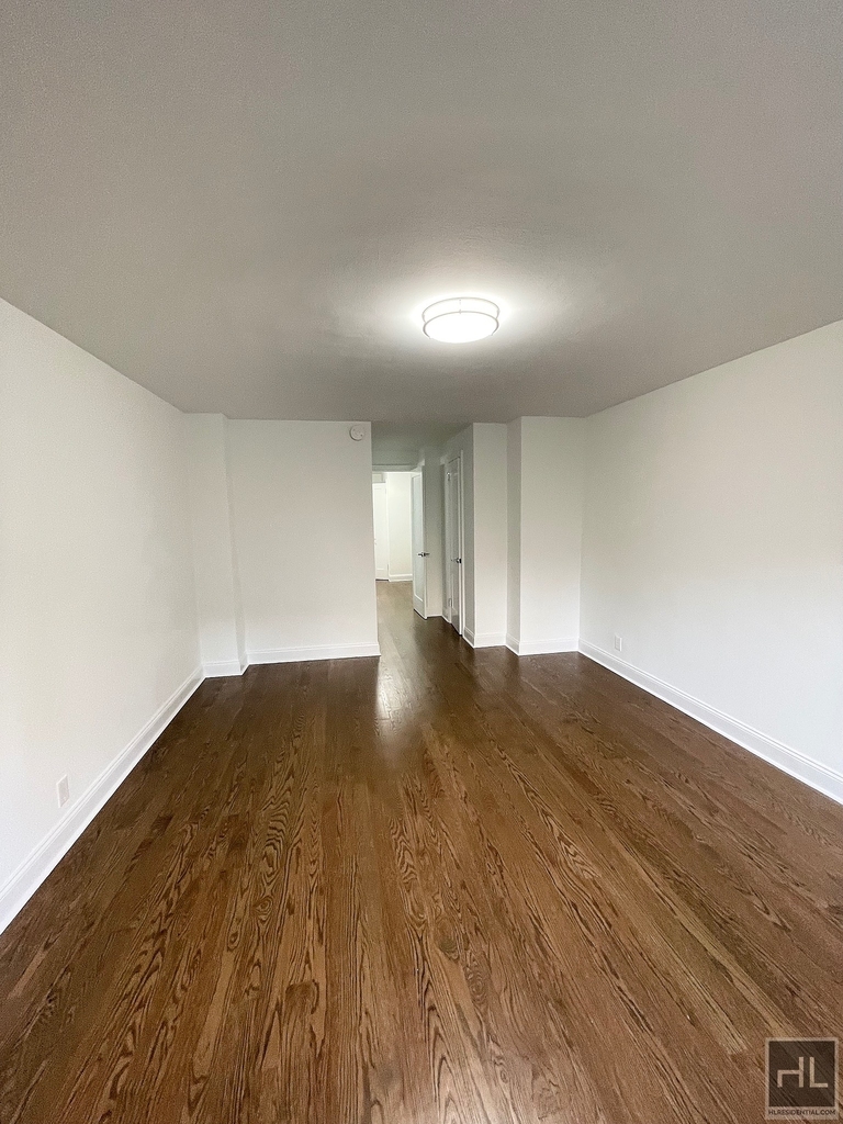 East 89th Street - Photo 6