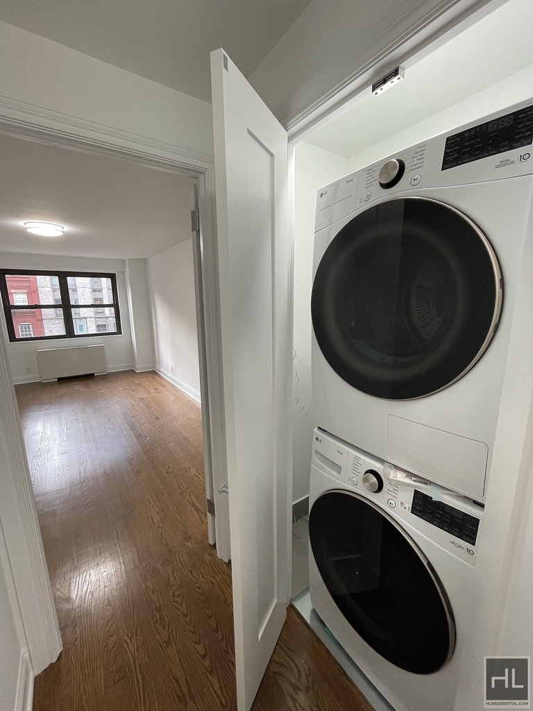 East 89th Street - Photo 4