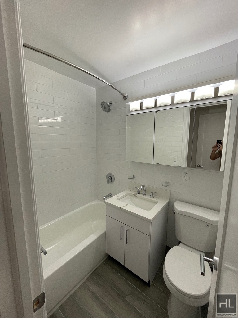 East 89th Street - Photo 13