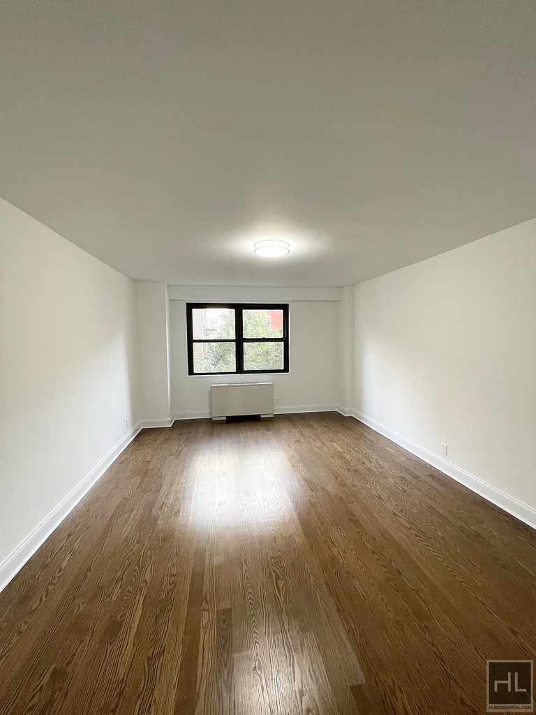 East 89th Street - Photo 5