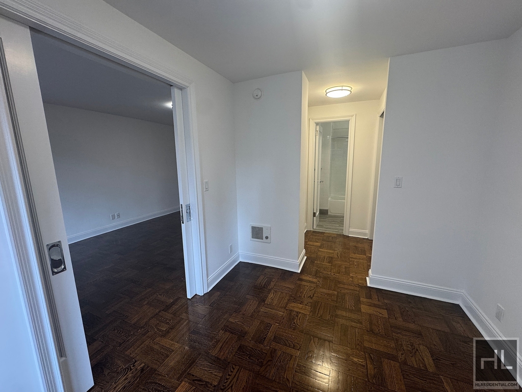 East 56 Street - Photo 2