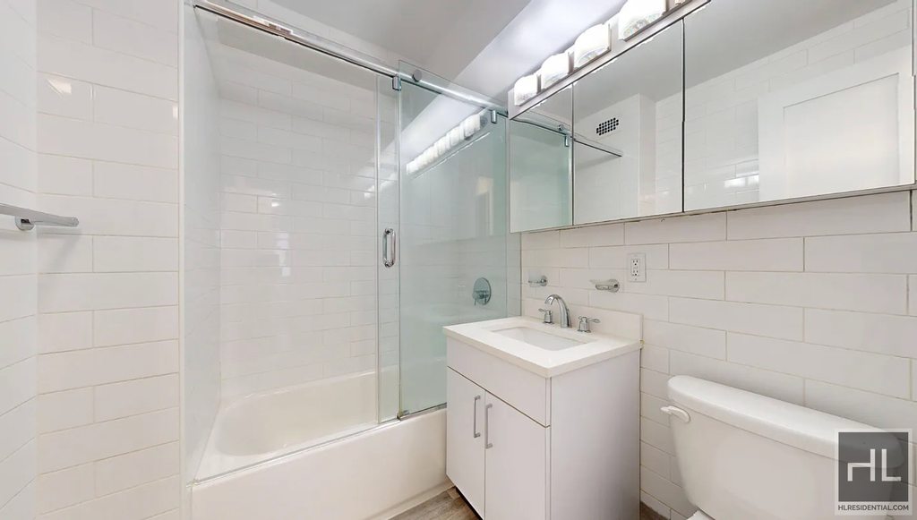 East 56 Street - Photo 0