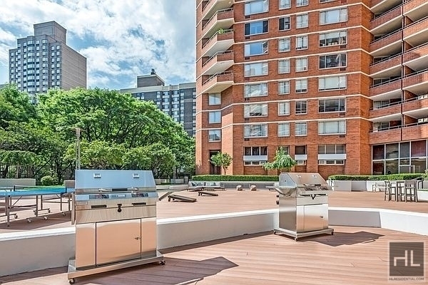 2nd Avenue - Photo 4