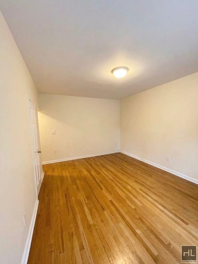 West 10th Street - Photo 1