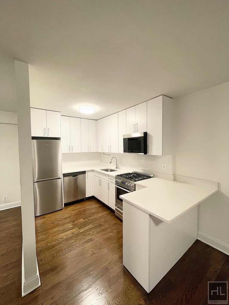 East 56 Street - Photo 7