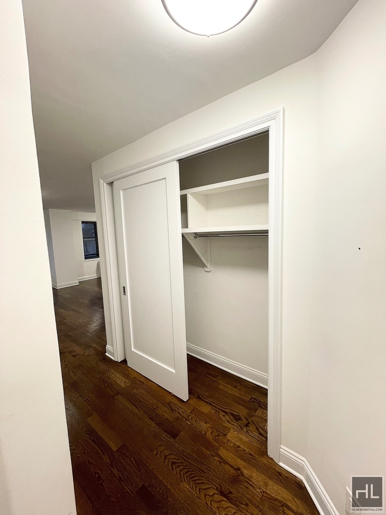 East 56 Street - Photo 10