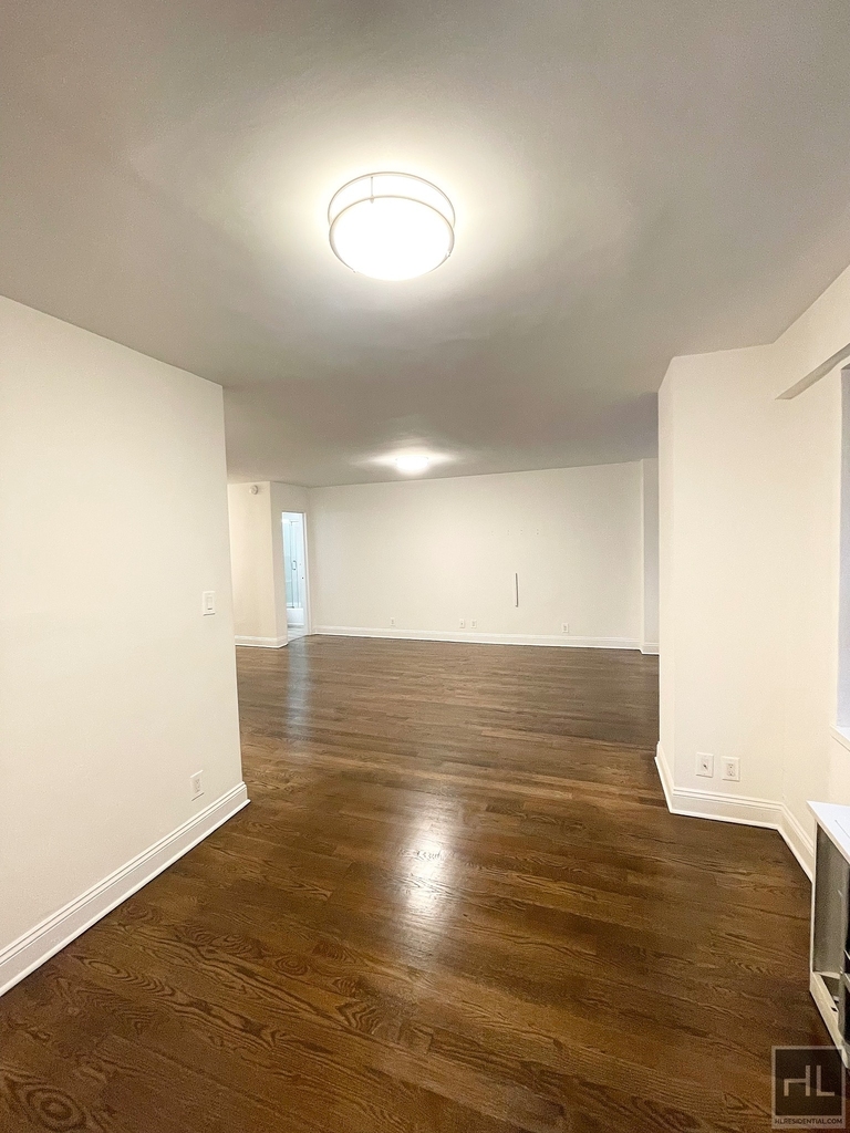 East 56 Street - Photo 5
