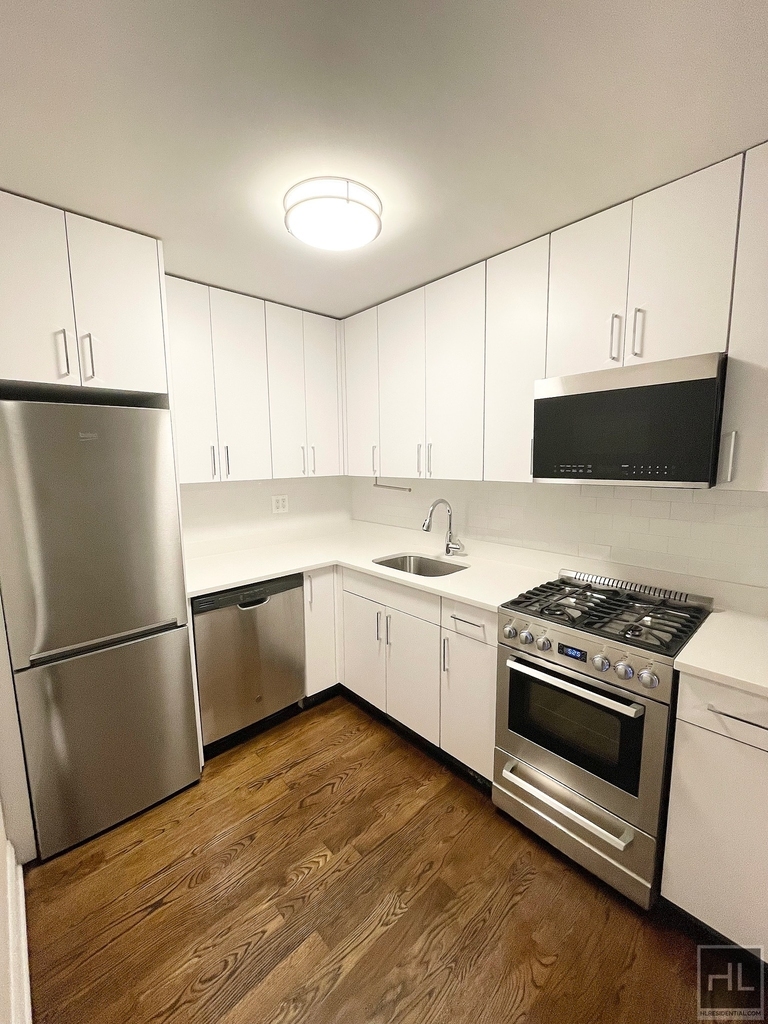 East 56 Street - Photo 6